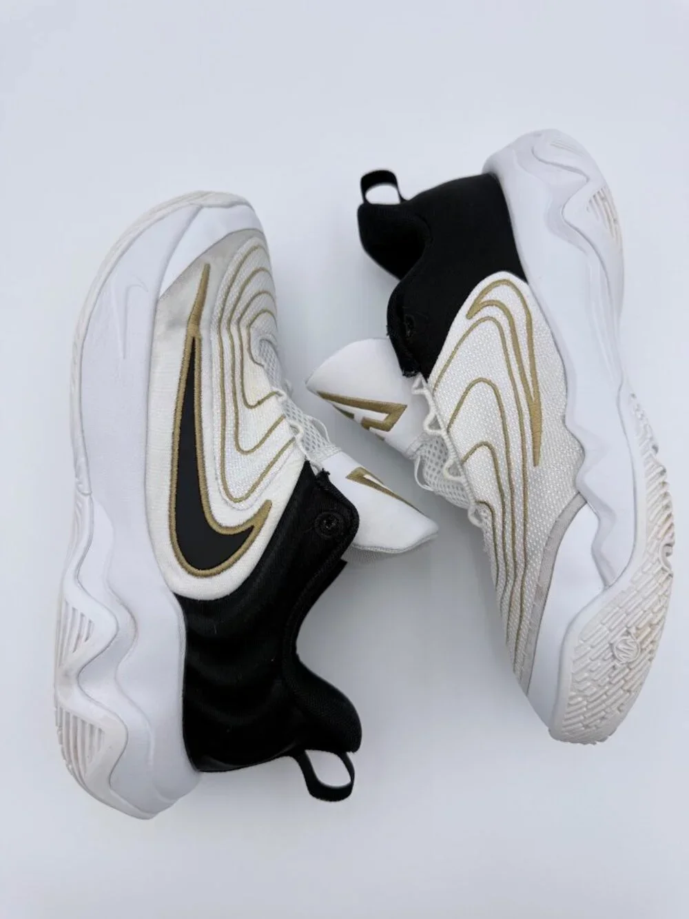 Nike Giannis Shoes Boys Size 4Y White Black Basketball FZ6734-100 Sneakers